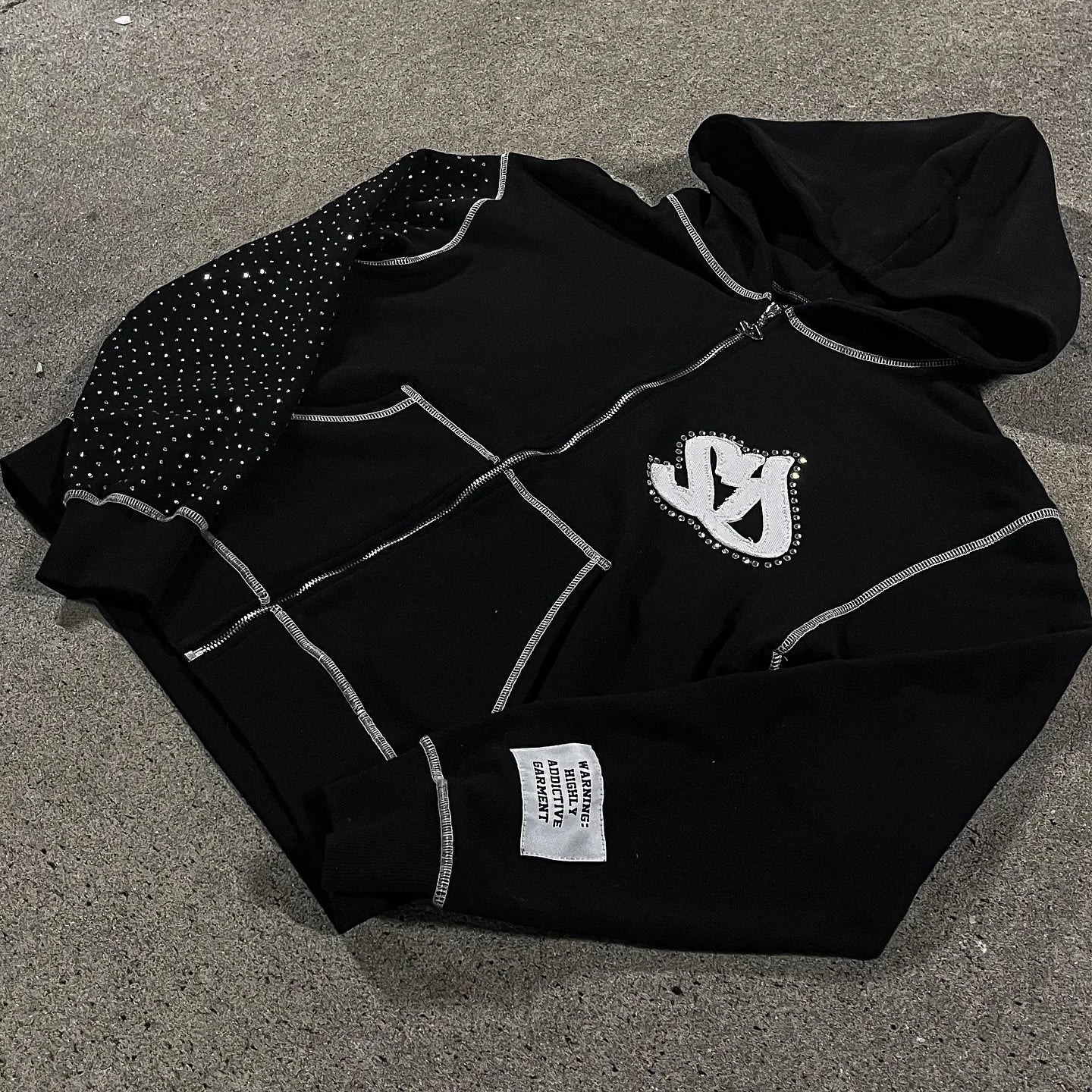 Sweat zipé à capuche